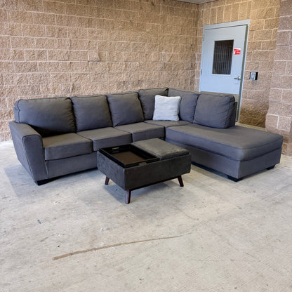Gray Ashley L Sectional w/Storage Ottoman w/Reversible Lids