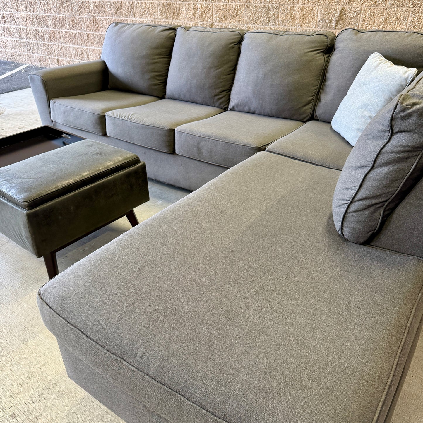 Gray Ashley L Sectional w/Storage Ottoman w/Reversible Lids