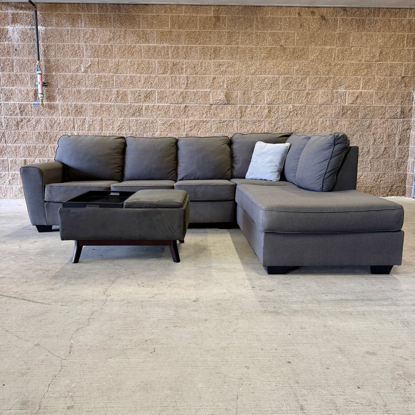 Gray Ashley L Sectional w/Storage Ottoman w/Reversible Lids